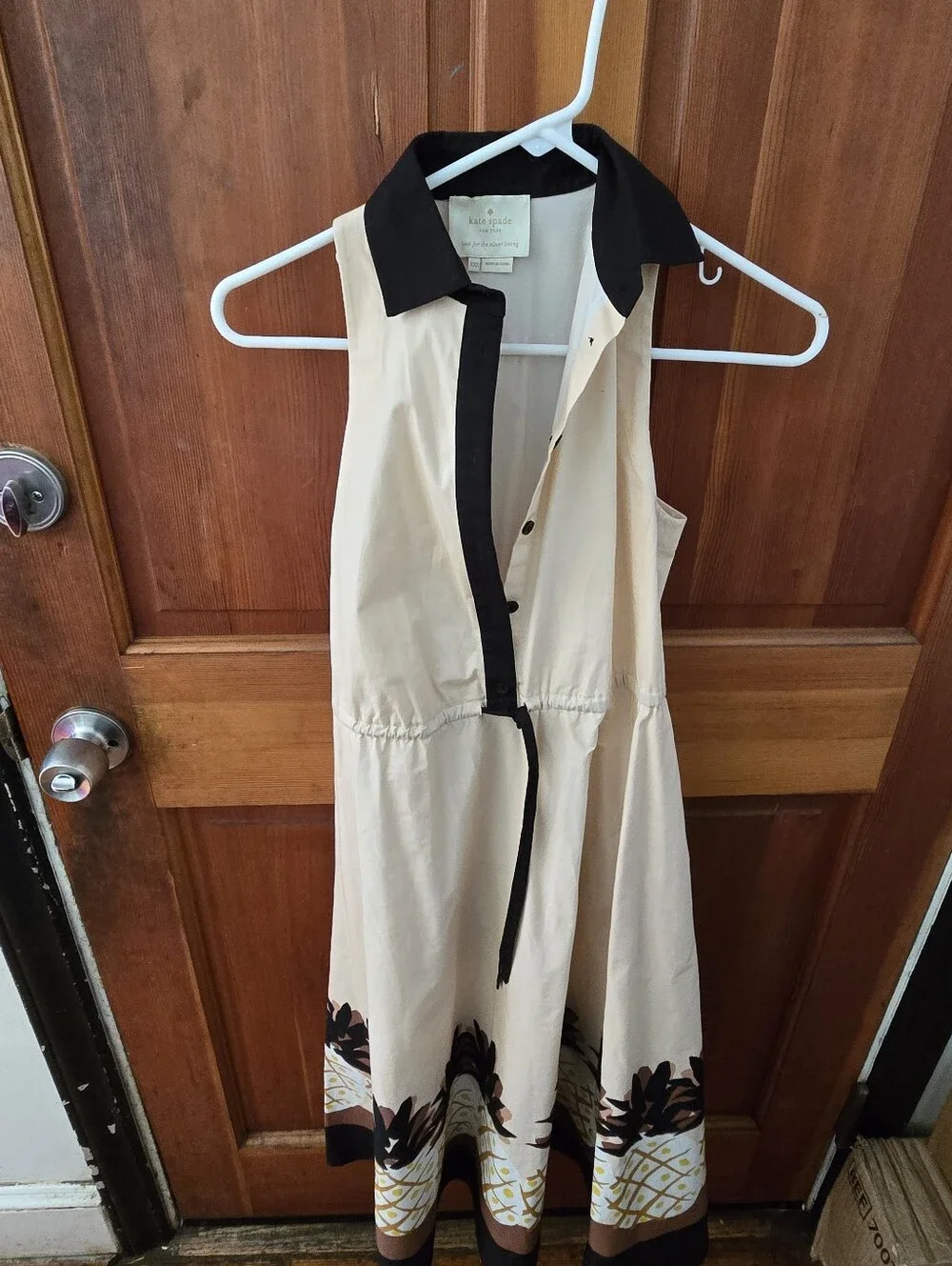 kate spade Two-Tone Sleeveless Button Shirt in Cream and Black